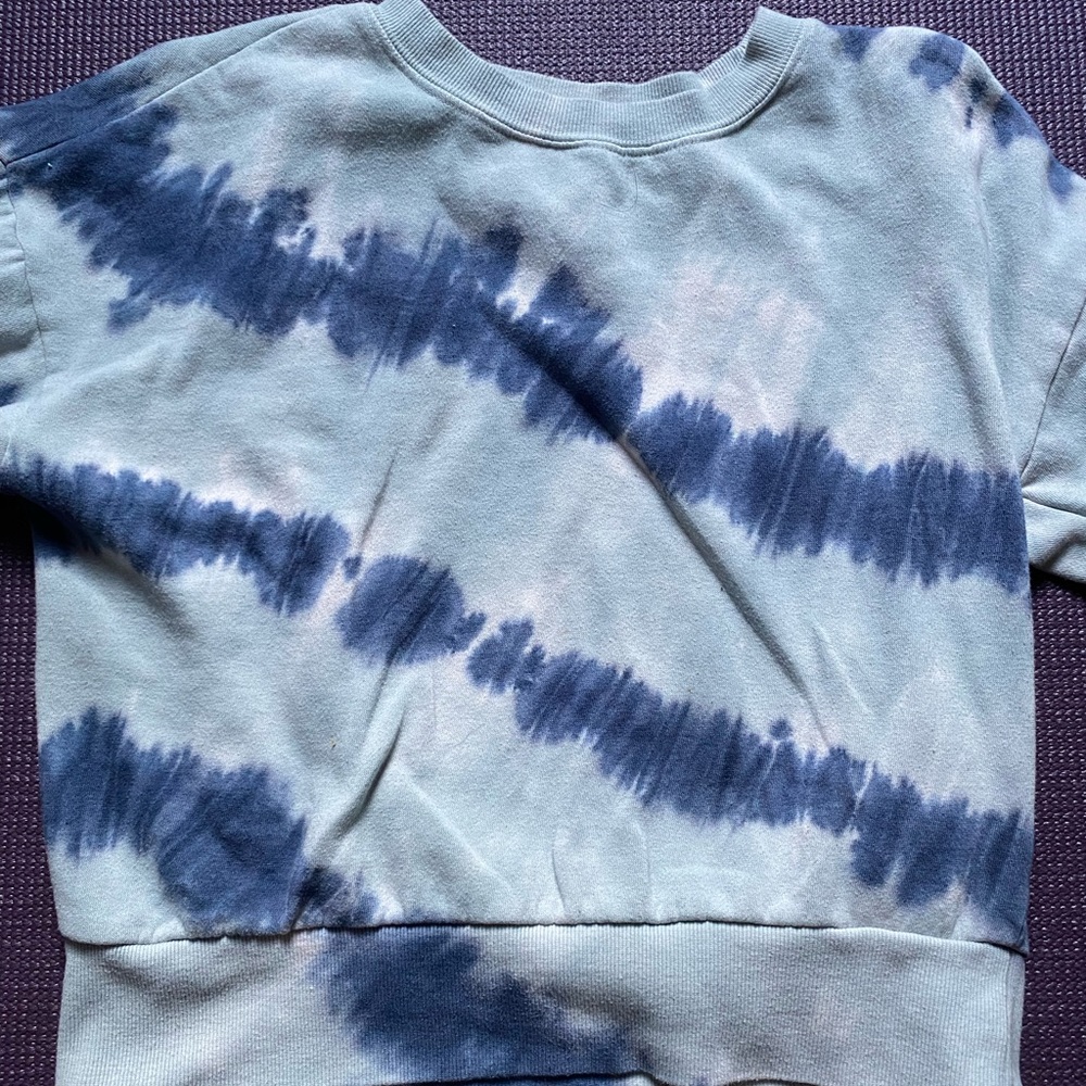 BLUE SWEATSHIRT 💙🦋 hippie rose size m